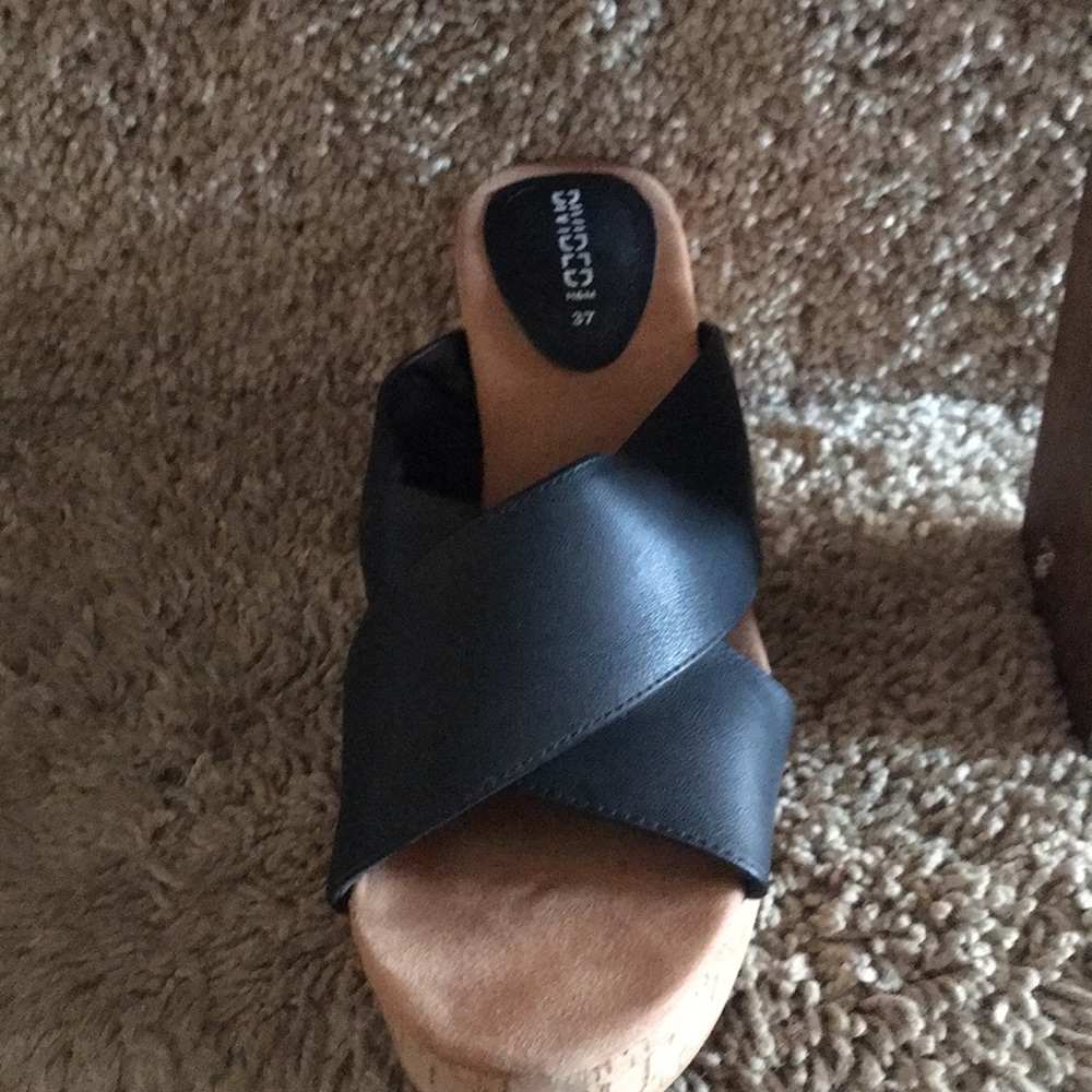 Heels - Picture 2 of 7